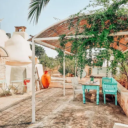 Trullo Bianco Holiday home *