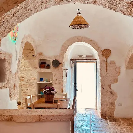 Trullo Bianco 펜션 오스투니