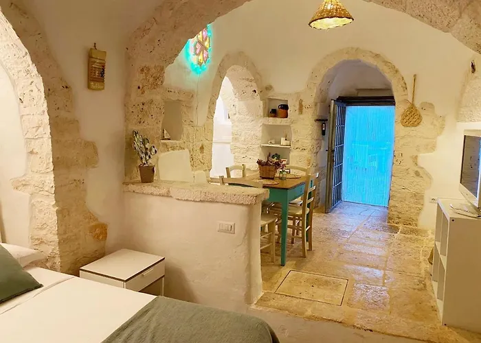 Trullo Bianco 펜션 오스투니