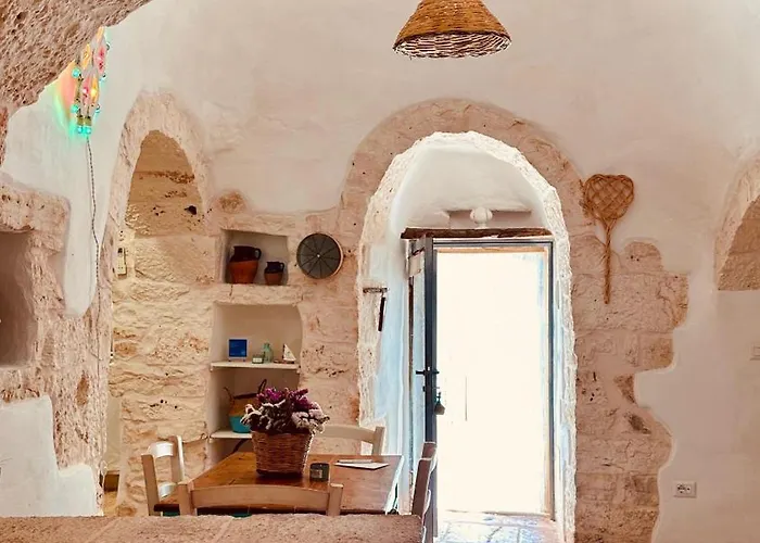 Trullo Bianco 펜션 오스투니